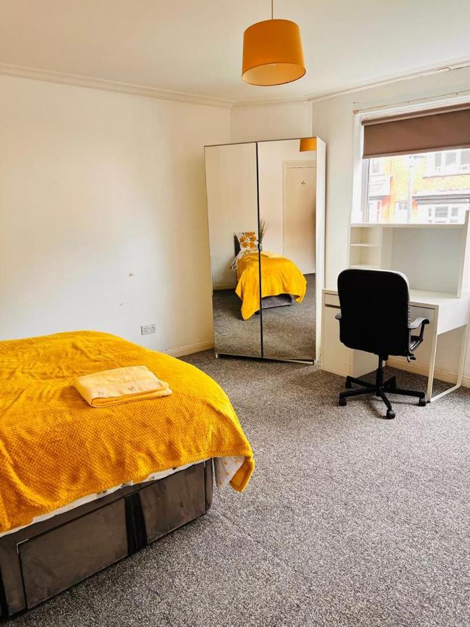 Private Room Close To Leeds University And City Centre Exterior photo